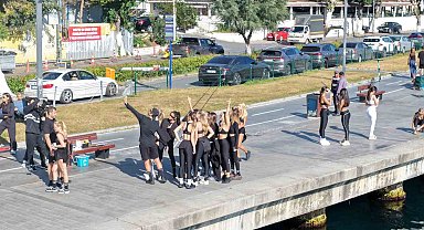İstanbul Boğazı'nda görkemli yaza veda: Yüzlerce jet ski boğazda görsel şölen oluşturdu