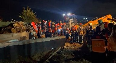 İstanbul Valiliğinden Büyükçekmece'deki göçükle ilgili açıklama: 3 kişi gözaltına alındı