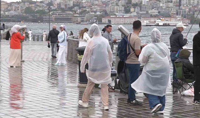 İstanbul'da beklenen yağış Anadolu Yakası'nda etkili oldu