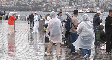İstanbul'da beklenen yağış Anadolu Yakası'nda etkili oldu