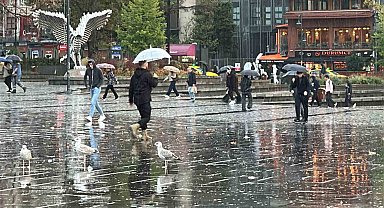 İstanbul'da sağanak yağış devam ediyor