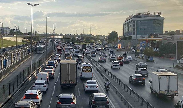 İstanbul'da trafik yoğunluğu okulların ikinci gününde arttı