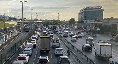İstanbul'da trafik yoğunluğu okulların ikinci gününde arttı