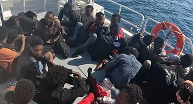 İzmir'de 56 düzensiz göçmen yakalandı, 20 göçmen kurtarıldı