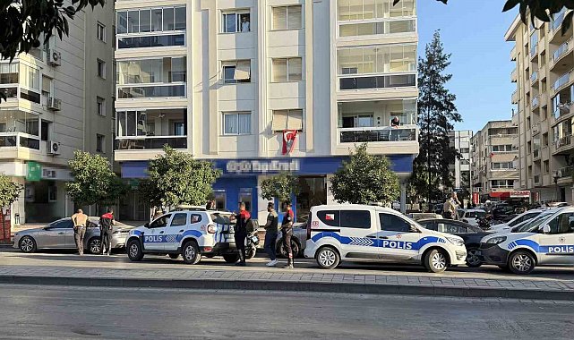 İzmir'de bankada hareketli dakikalar: Soygun girişimi iddiası polisi alarma geçirdi