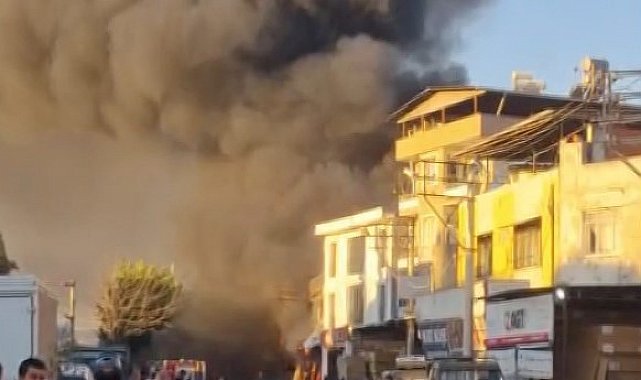 İzmir'de iş yeri yangını: Patlama sesleri paniğe neden oldu