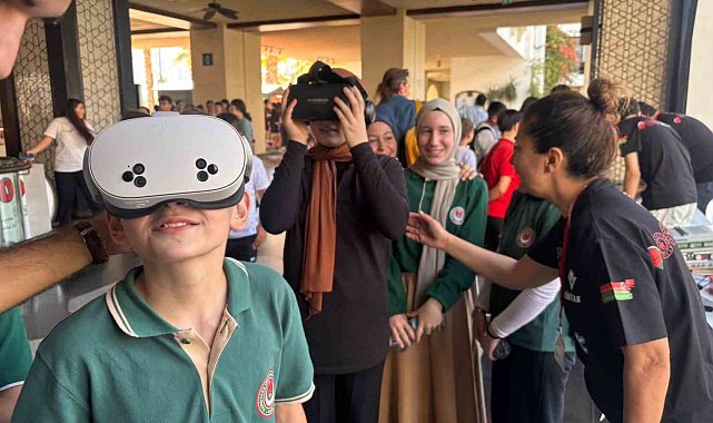 İzmir'de öğrenciler bilim, kültür ve sanatla buluştu