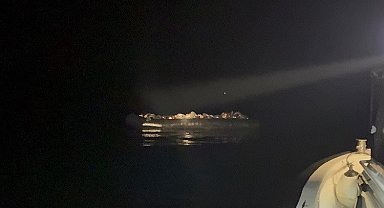 İzmir'de yasa dışı geçişe Sahil Güvenlik engeli: 55 düzensiz göçmen ve 4 organizatör yakalandı