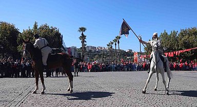 İzmir'in düşman işgalinden kurtuluşu törenlerle kutlandı
