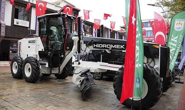 İznik Belediyesi, araç filosunu yeni greyder ile güçlendirdi