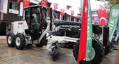 İznik Belediyesi, araç filosunu yeni greyder ile güçlendirdi