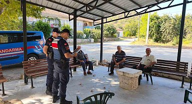 Jandarma dolandırıcılık olaylarına karşı vatandaşları bilgilendirdi