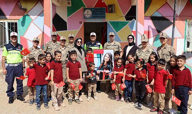 Jandarma ekiplerinden Sason'da öğrencilere anlamlı ziyaret
