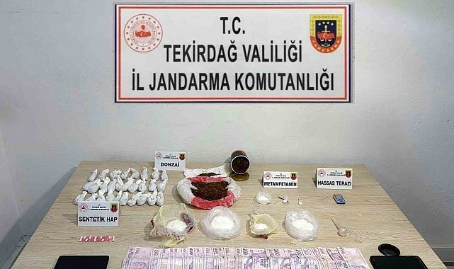 Jandarma operasyonlarında silah, uyuşturucu ve kaçak ürünler ele geçirildi