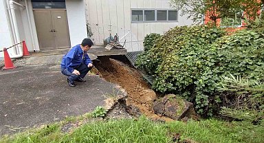 Japonya'da etkili olan Dujuan Tayfunu'nda ölü sayısı 9'a yükseldi, 4 kişi kayıp
