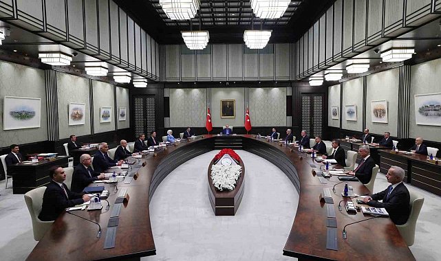 Kabine Toplantısı, Cumhurbaşkanı Recep Tayyip Erdoğan'ın başkanlığında Beştepe'de başladı.
