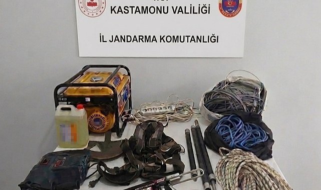 Kaçak define avcıları fotokapanla tespit edildi, suçüstü yakalandı