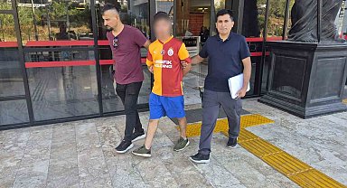 Kadın turisti bıçakla yaralama ve cinsel istismar iddiasıyla 17 yaşındaki çocuk tutuklandı