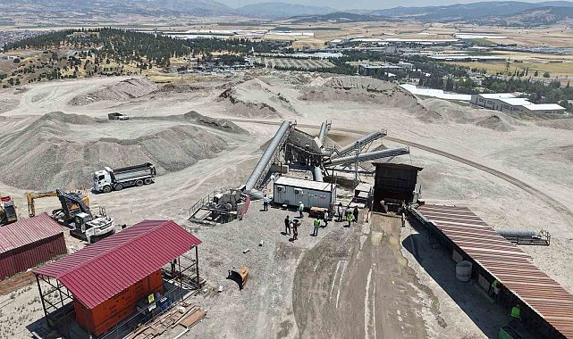 Kahramanmaraş'ta 200 bin metreküp enkaz ekonomiye kazandırıldı