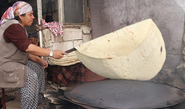 Kahramanmaraş'ta kadınların imece usulü yufka ekmek mesaisi