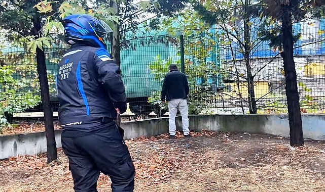 Kamusal alanda tuvaletini yapan şahsa zabıta baskını