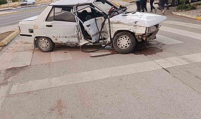 Kamyonetle otomobille çarpıştı: 3 yaralı