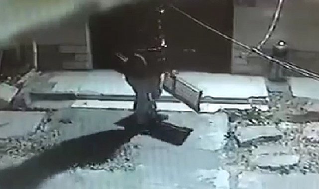 Karabük'te demir mazgal hırsızlığı kamerada