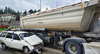 Karabük'te kırmızı ışık ihlali kazaya neden oldu: 2 yaralı
