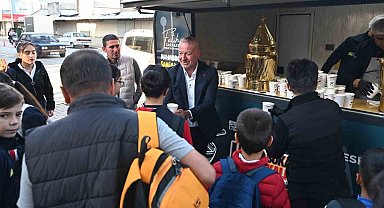 Karacabey'de "Çorba Bizden" kampanyasına öğrencilerden yoğun ilgi