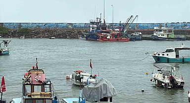 Karadeniz'de fırtına etkili oluyor