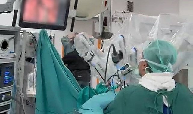 Karadeniz'de ilk: Robot yardımlı akciğer kanseri ameliyatı gerçekleştirildi