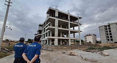 Karaman'da 4. kattan düşen kalıp ustası ağır yaralandı