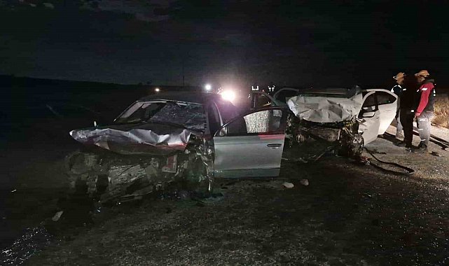 Karaman'da iki otomobil kafa kafaya çarpıştı: 2 ölü, 5 yaralı