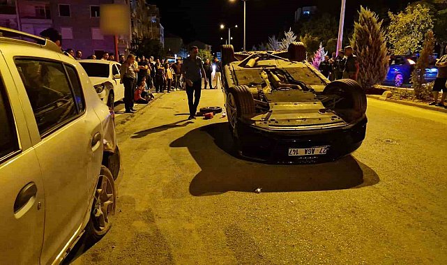 Karaman'da park halindeki otomobile çarpan araç ters döndü: 1 yaralı
