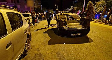Karaman'da park halindeki otomobile çarpan araç ters döndü: 1 yaralı