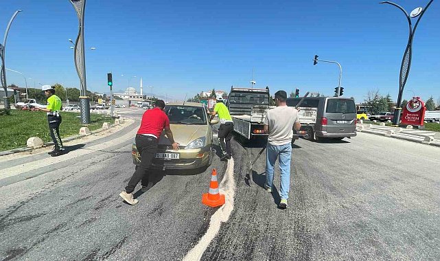 Karaman'da yola dökülen yağ kazaya neden oldu
