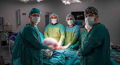 Karın ağrısı ve şişkinlikle başvurdu 15 kilogramlık kitle çıkarıldı