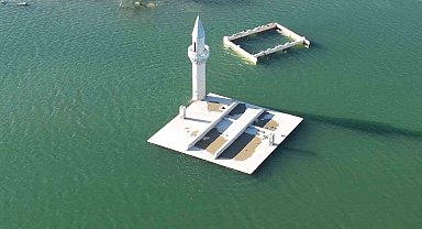 Kars'ta sular çekildi, eski köy ortaya çıktı