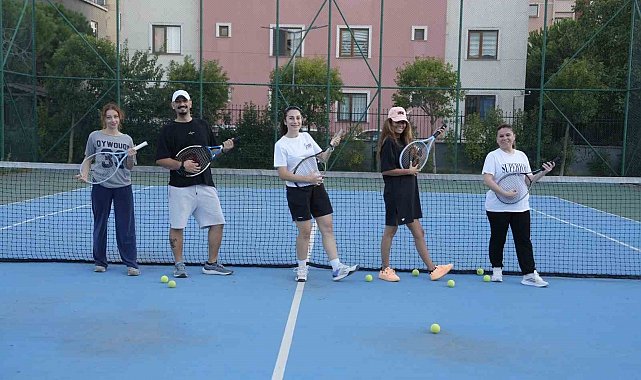 Kartal Belediyesi'nin tenis eğitimleri tüm hızıyla devam ediyor