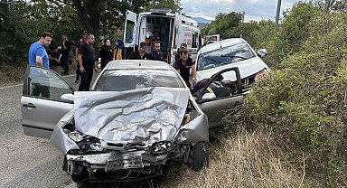 Kastamonu'da kamyonet ile otomobil çarpıştı: 4 yaralı