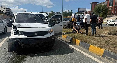 Kastamonu'da otomobil ile hafif ticari araç çarpıştı: 3 yaralı