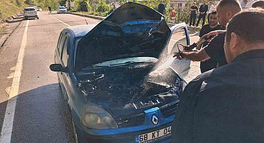 Kastamonu'da seyir halindeki otomobilde çıkan yangını itfaiye söndürdü