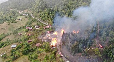 Kastamonu'daki köy yangında 9 ev küle döndü