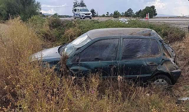 Kaygan yolda kontrolden çıkan otomobil şarampole devrildi: 1 yaralı