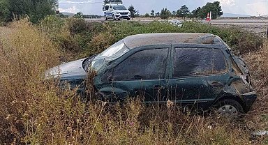 Kaygan yolda kontrolden çıkan otomobil şarampole devrildi: 1 yaralı
