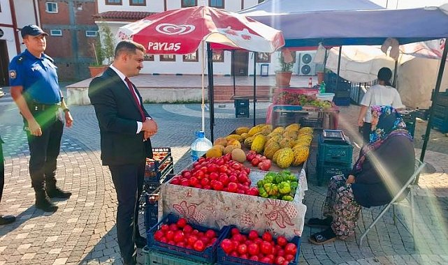 Kaymakam Titiz, meyve ve sebze tezgâhlarını inceledi