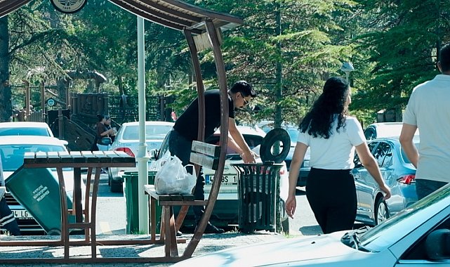 Kayseri Büyükşehir'den anlamlı sosyal deney: Çevreye duyarlı vatandaşlara gül jesti