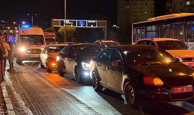 Kayseri'de 3 otomobil çarpıştı: 1 yaralı