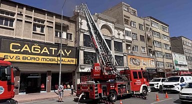 Kayseri'de avize imalathanesinin çatısında çıkan yangın söndürüldü