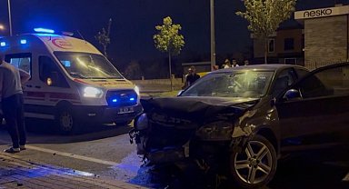 Kayseri'de kontrolden çıkan otomobil duvara çarptı: 1 yaralı
